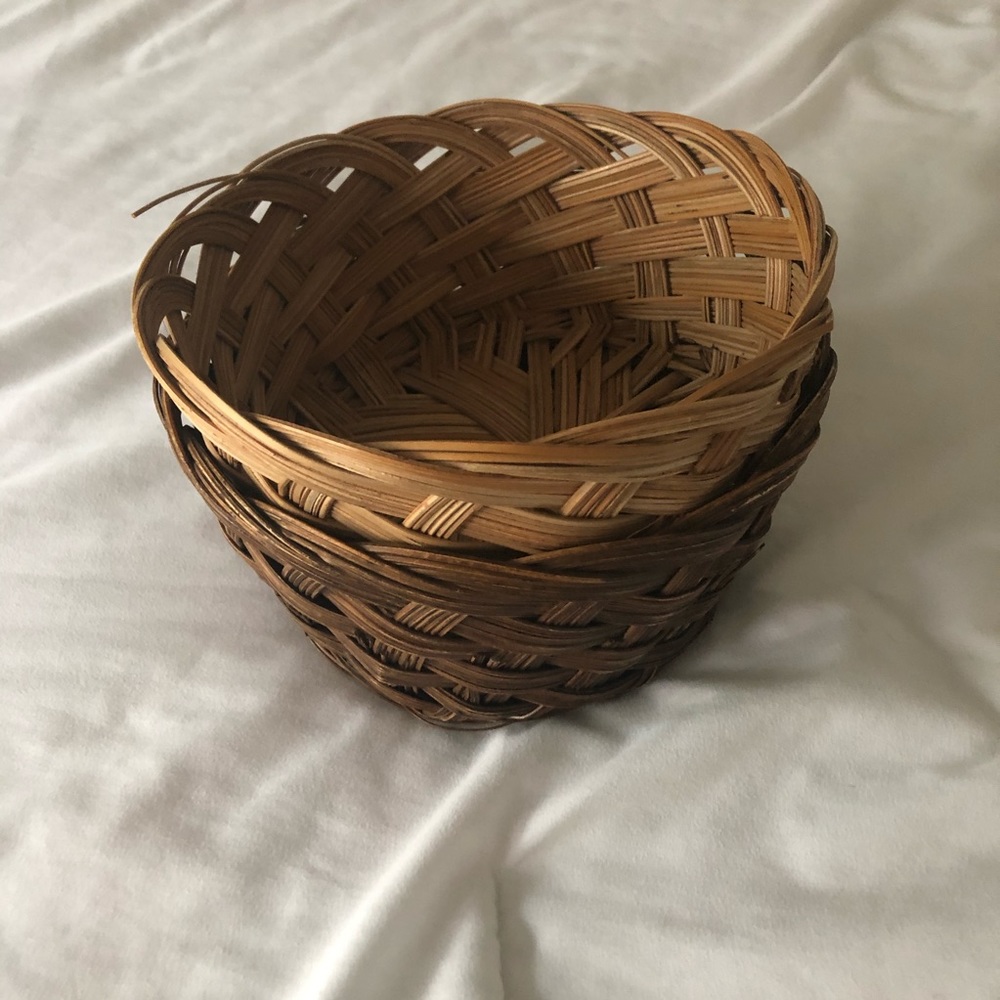 Vintage Set of Two Round Wicker Baskets 7 Inches - Picture 6 of 9